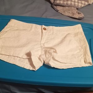 So size 9 short all white super cute!